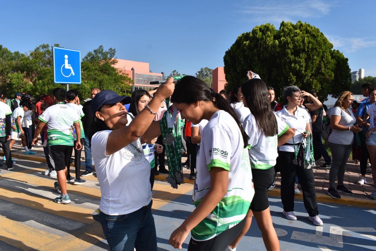 ✅ XL Carrera de Aniversario de Colegio De Bachille...